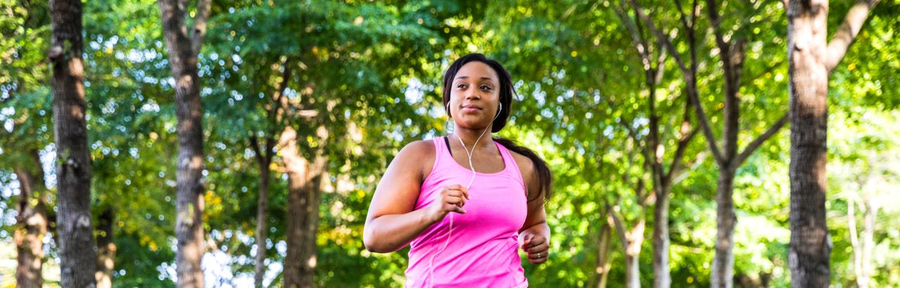 woman running in chicago