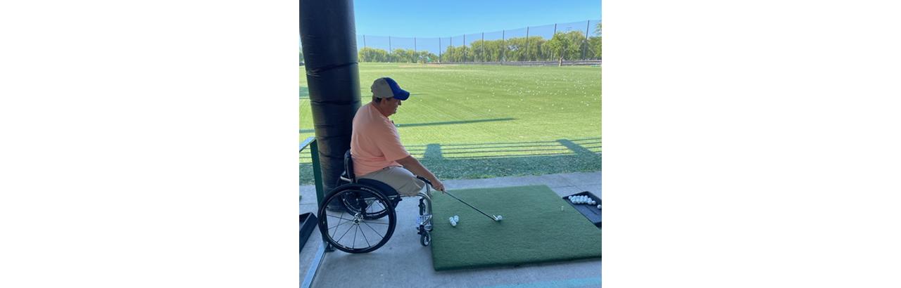 An adaptive golfer tees off