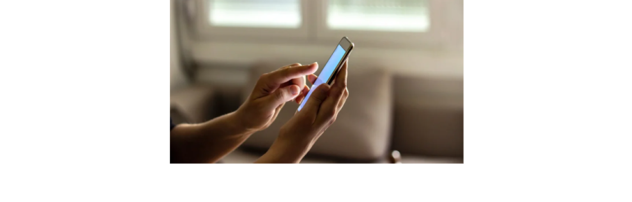 photo of hands holding a cell phone