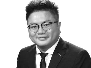 Dr. Alex Wong