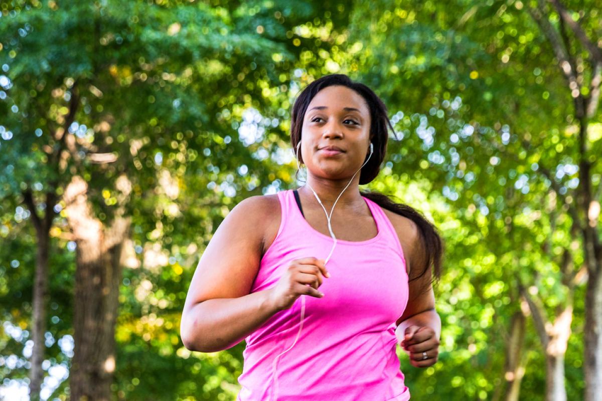 woman running in chicago