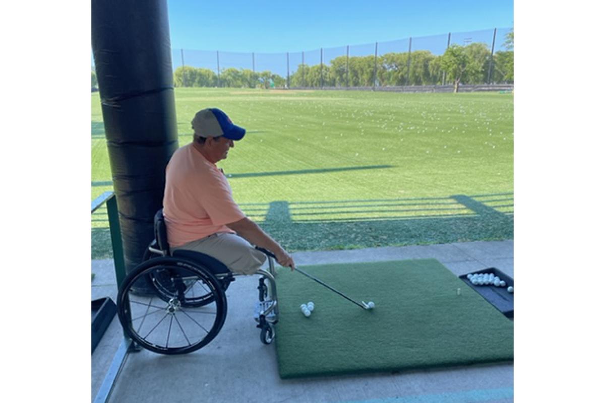 An adaptive golfer tees off